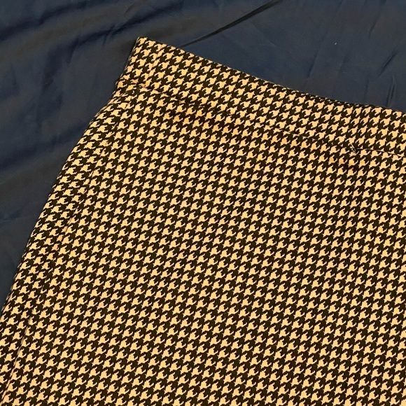 Houndstooth Pencil Skirt - Picture 2 of 2